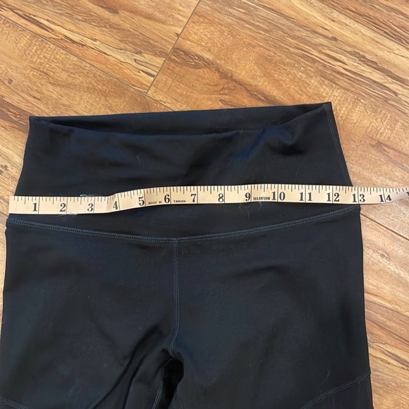 Fabletics black mesh inserts leggings, XS - Picture 3 of 5